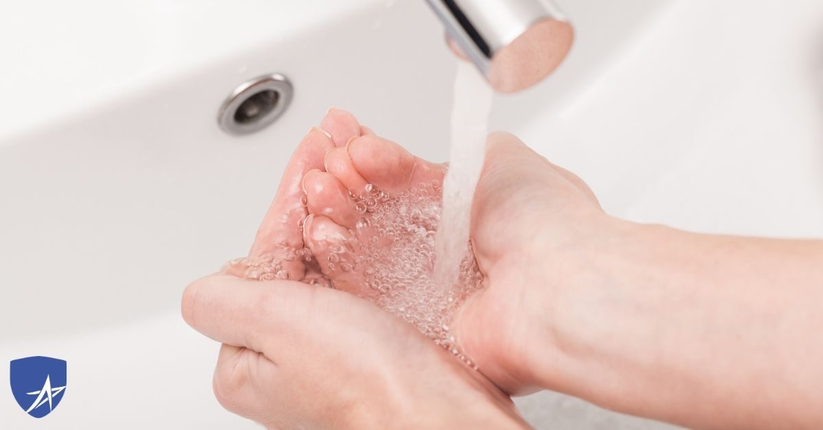 coronavirus, washing hands in sink